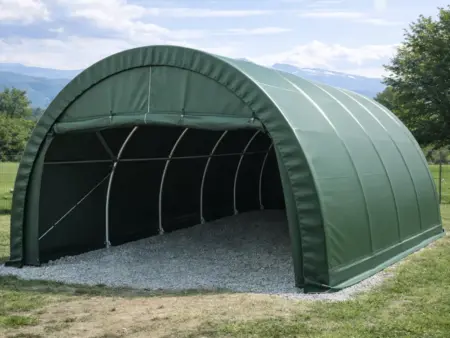 Frontansicht einer Rundbogenhalle