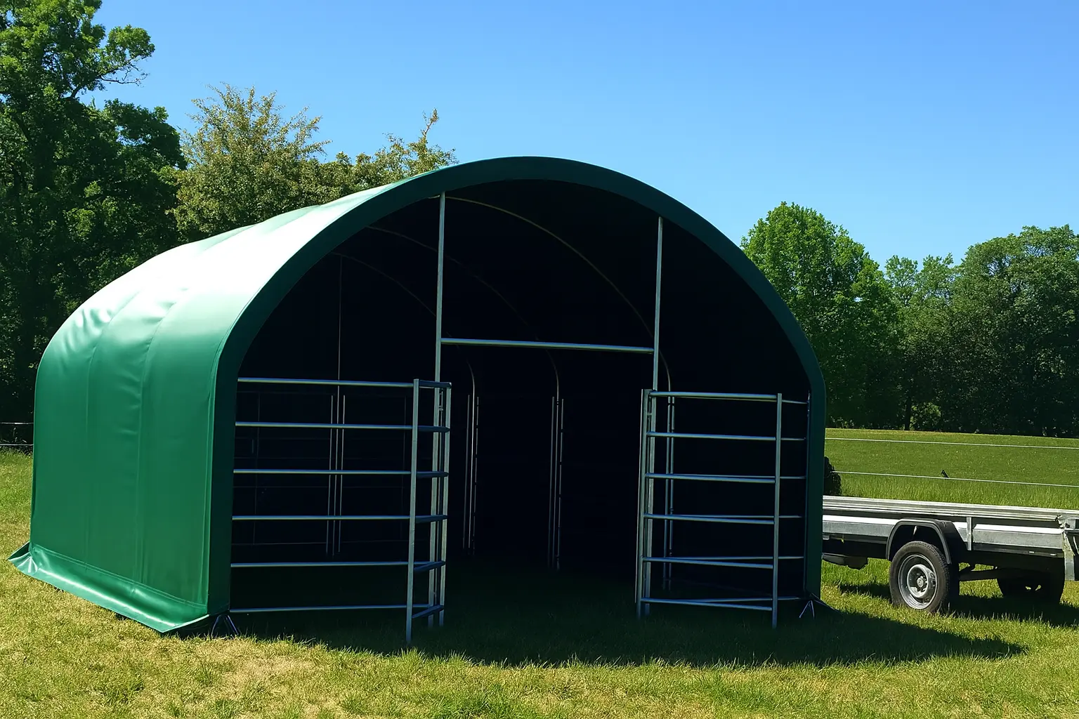 Weidezelt auf leicht erhöhtem Platz mit sauberem Gefälle