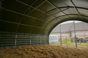 Weidezelt als Unterstand mit Frontgitter – großzügiger Innenraum für Tiere