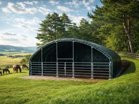 Weidezelt als stabiler Unterstand für Tiere auf der Weide